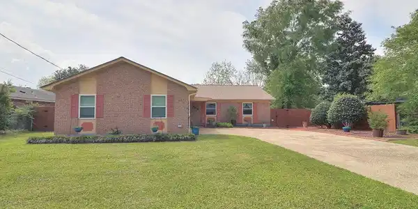 2406 Demaret Drive