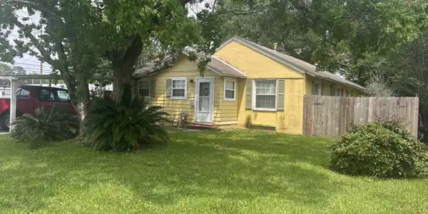 1810 Resca De La Palma Street