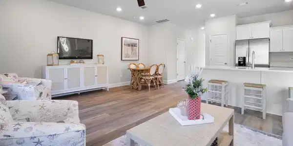 Image 4: Living Area