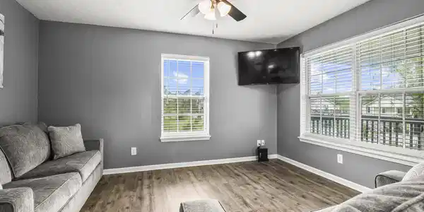 Image 4: living room 3