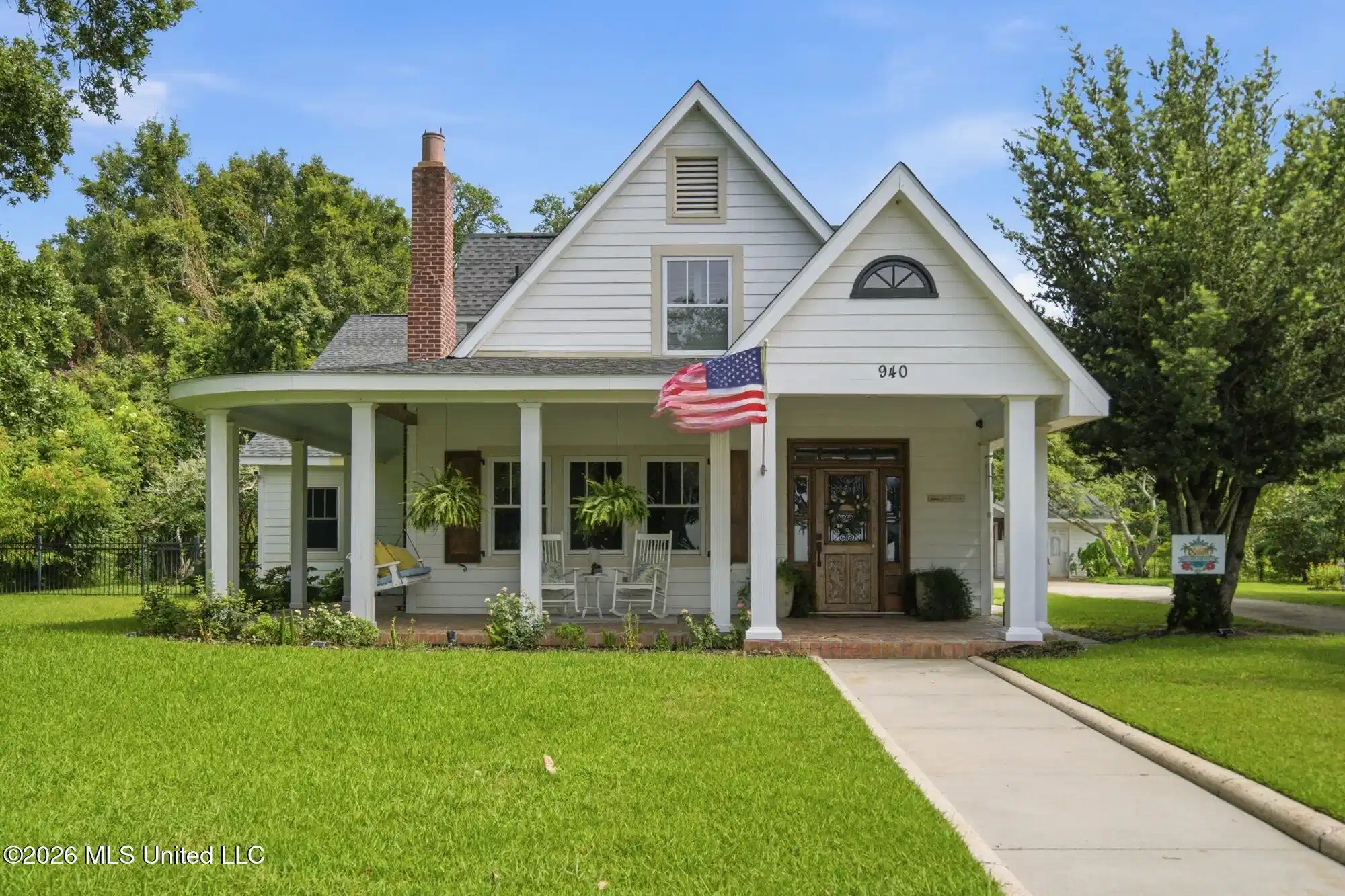 Image 1: 940 2nd Street Front view