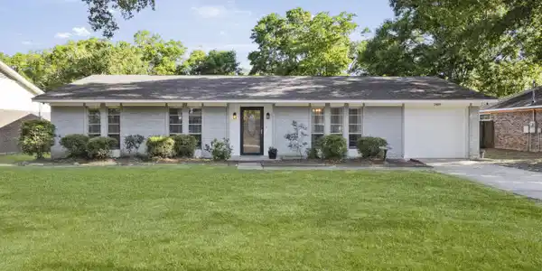 2409 Collins Boulevard