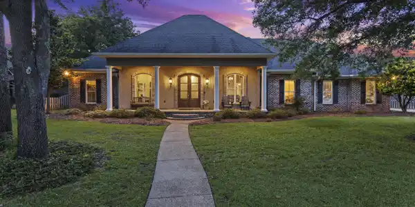 3016 Oakleigh Circle