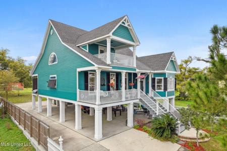 221 Beach Boulevard N