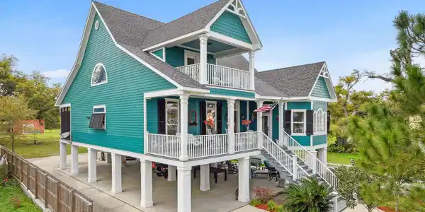 221 Beach Boulevard N