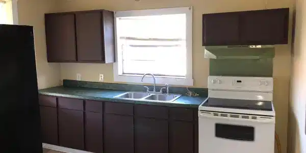 Image 3: kitchen