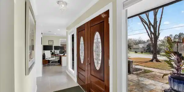 Image 4: Foyer