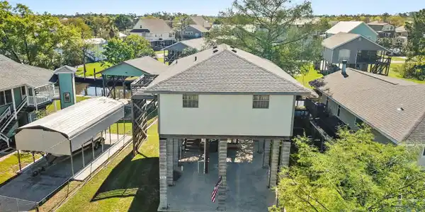 906 Chapman Road