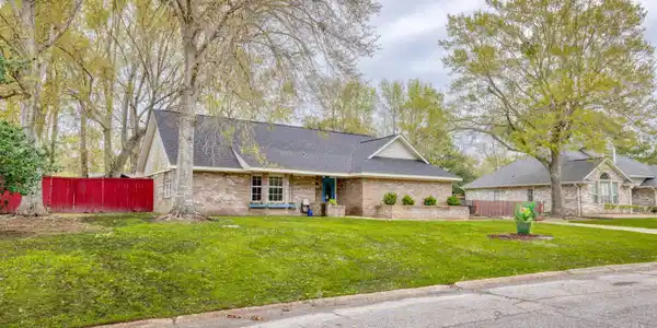 14608 Saint Vincent Drive