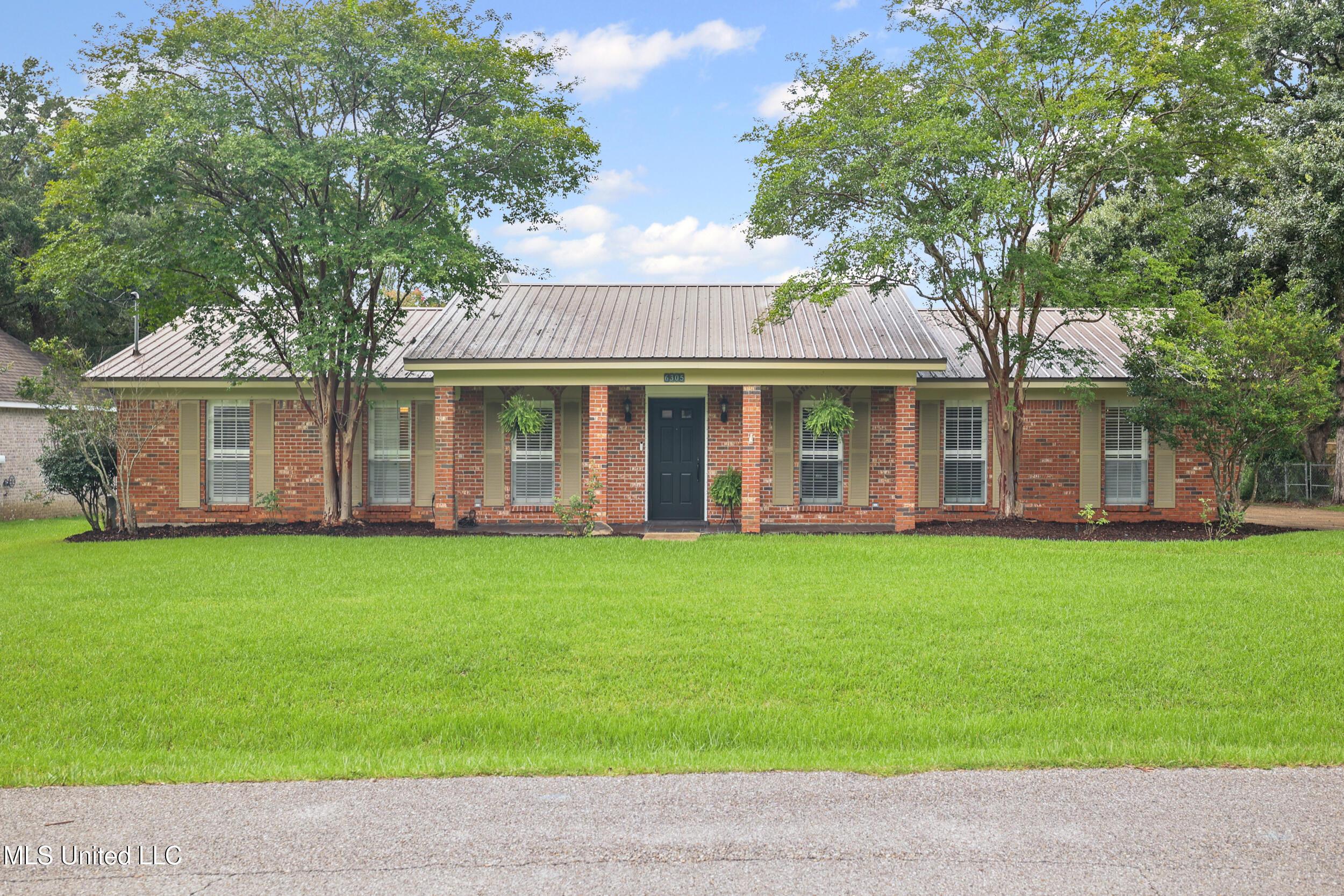 Image 2: EXTERIOR FRONT DAY VIEW