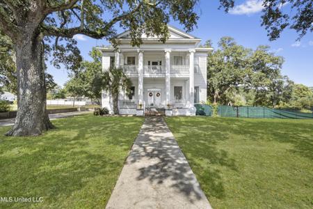 1096 Beach Boulevard