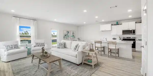 Image 4: Living Area