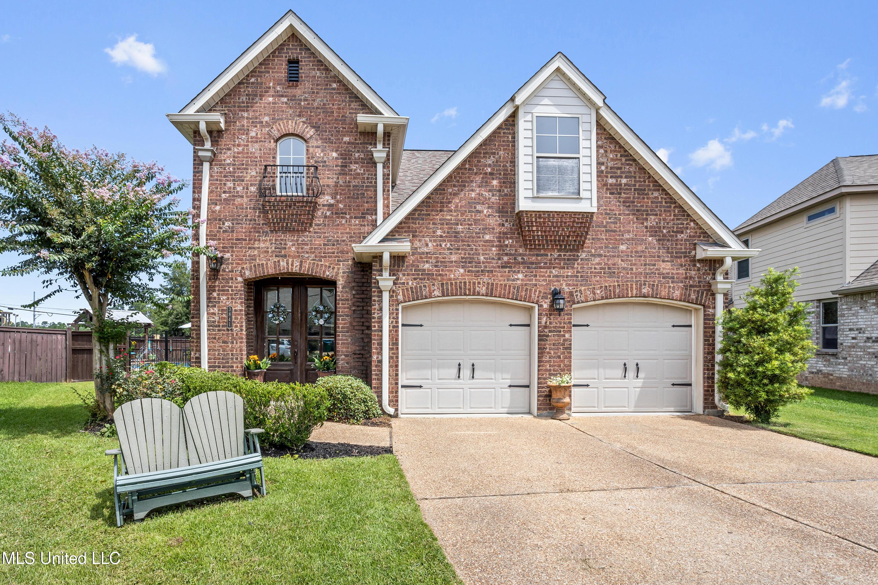 Image 1: 3841 Chateau Front