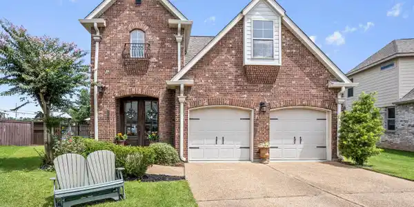 3841 Chateau Cove