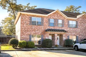 126 Armand Oaks