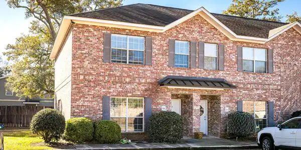 126 Armand Oaks