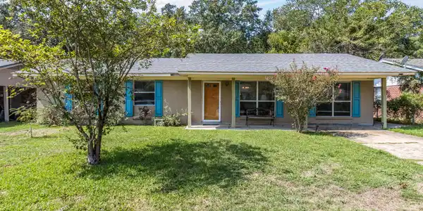 106 Lassere Circle