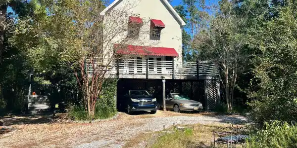375 Courtenay Avenue