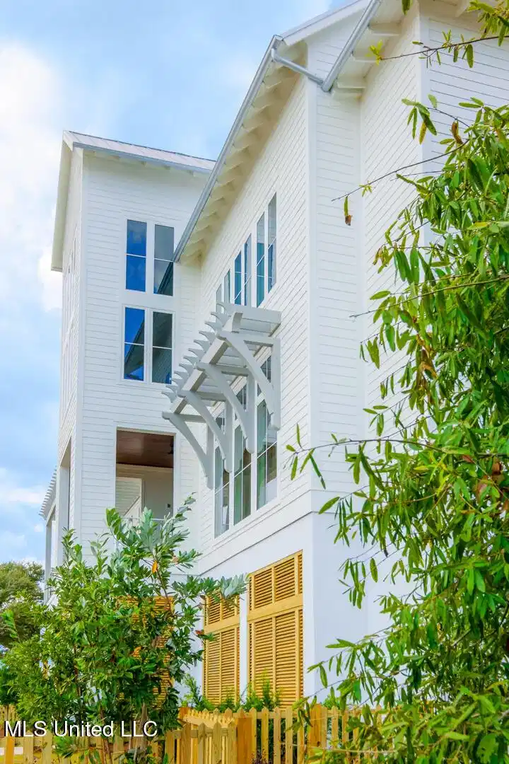 Image 1: Lot 1 Exterior