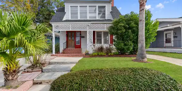 2312 Kelly Avenue