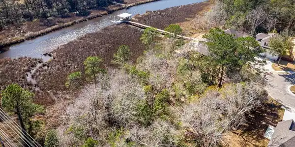 210 Bluff Cove