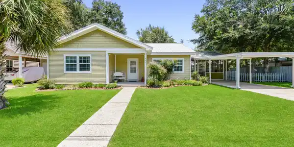 429 Demontluzin Avenue