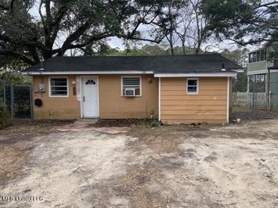 2117 Simmons Bayou Drive E