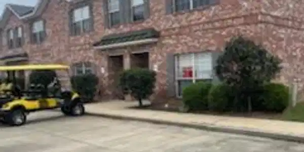 100 Armand Oaks