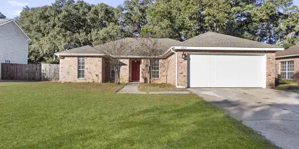 2313 Rue Beaux Chenes