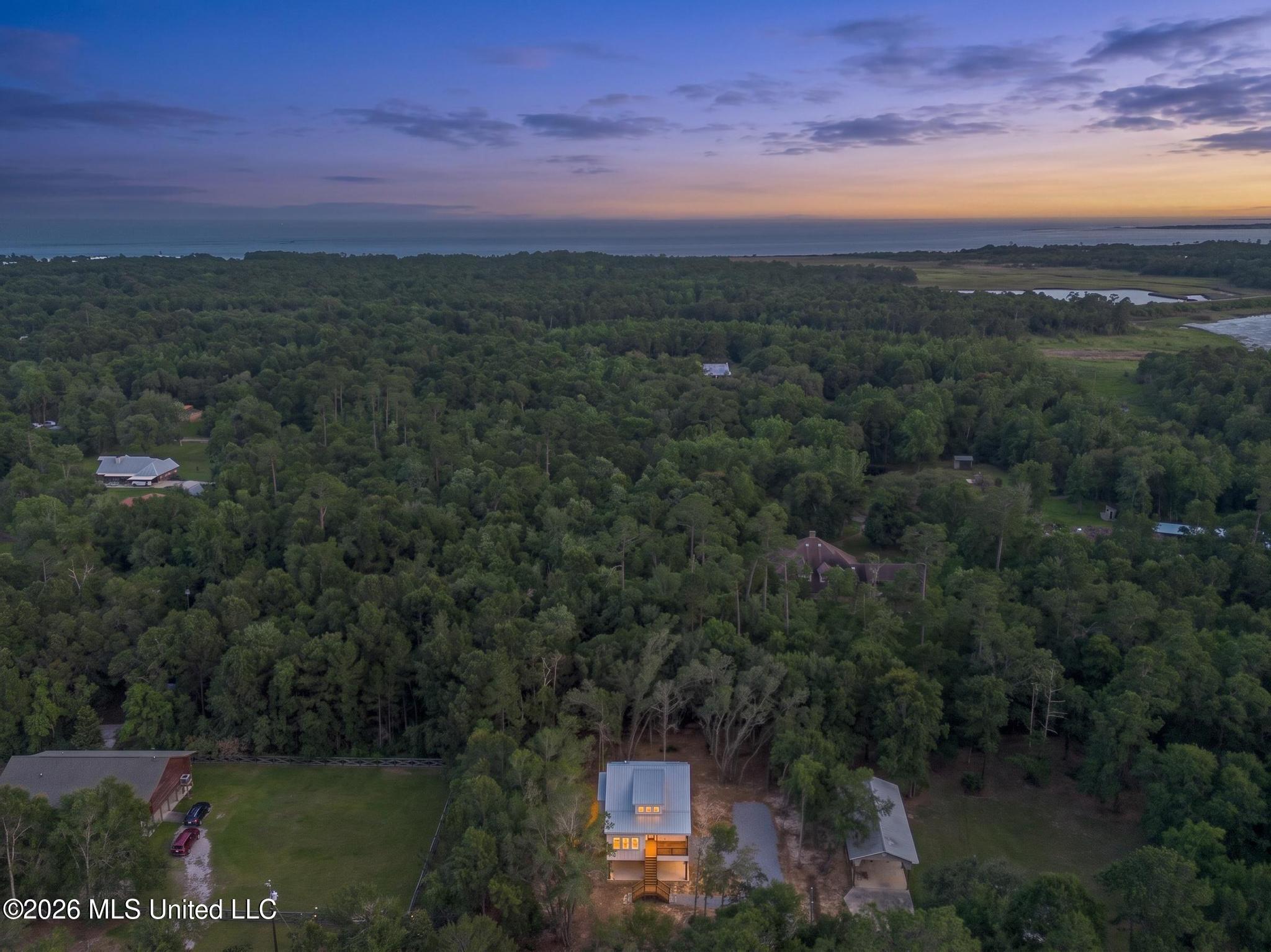 Image 3: Dusk Views