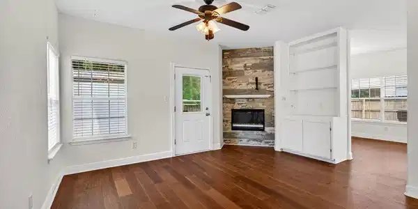 Image 2: 11118OakcrestDr.-12