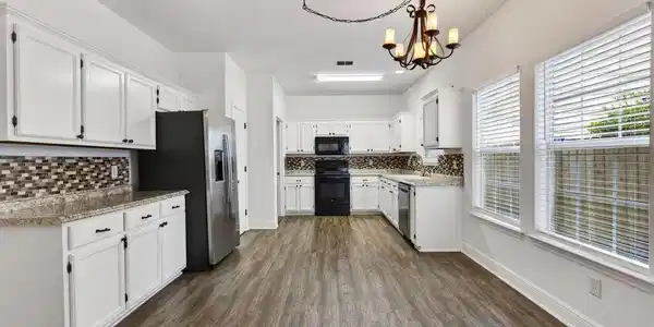 Image 3: 11118OakcrestDr.-14