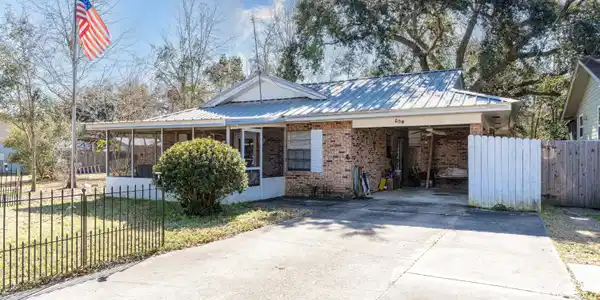 539 Meadow Lane