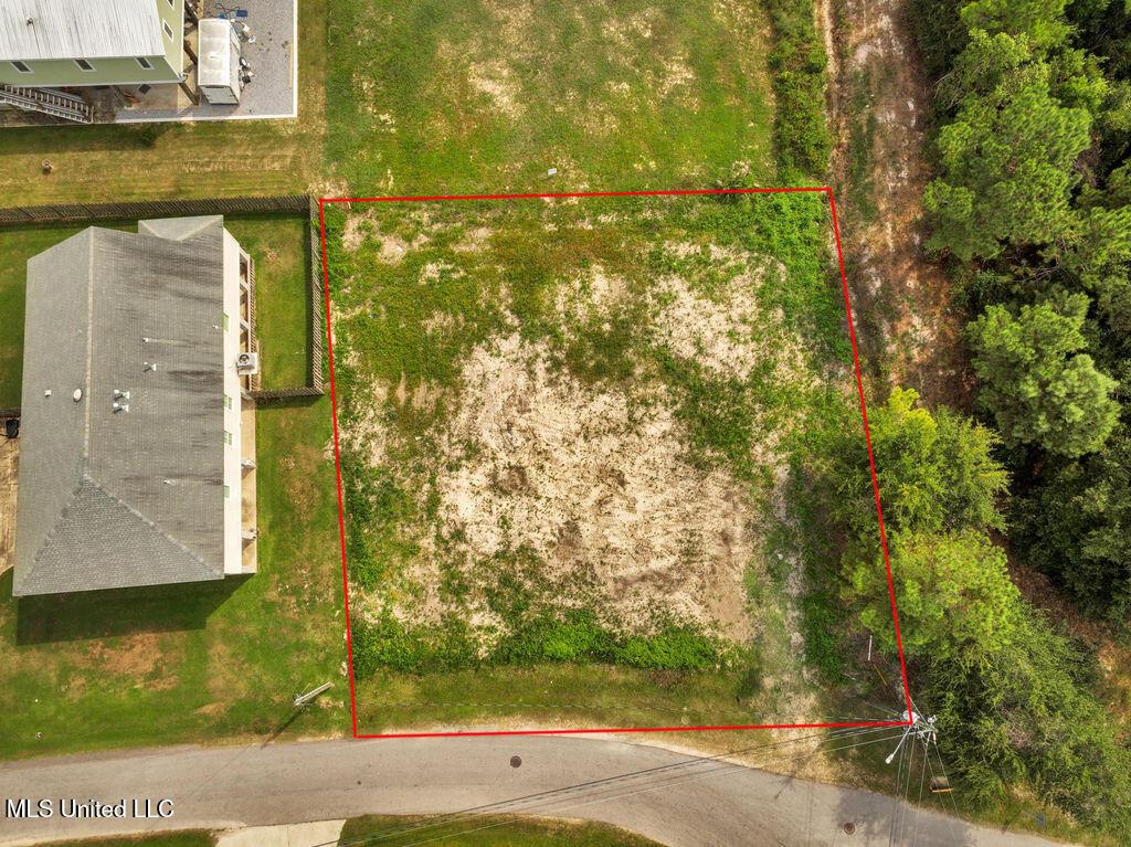 Image 2: WavelandLot-10