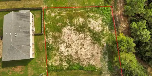 Image 2: WavelandLot-10