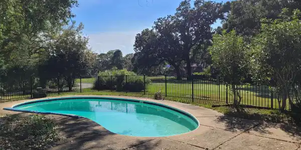 Image 3: pool
