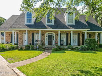 2478 Shore Drive W