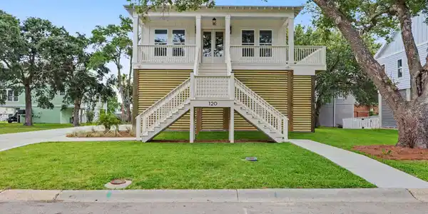 120 Beachview Drive