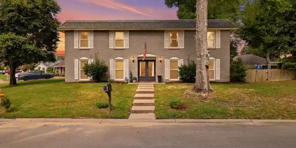 2553 Mercedes Drive
