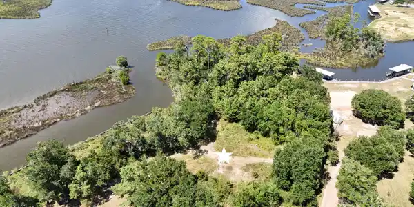 Image 3: 6209 Porteaux Rd