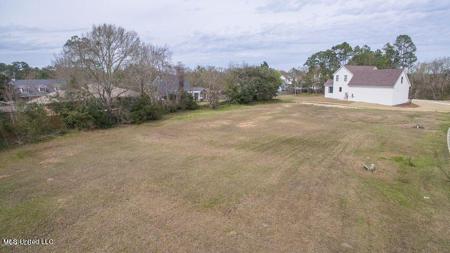 401 Goose Pointe Boulevard