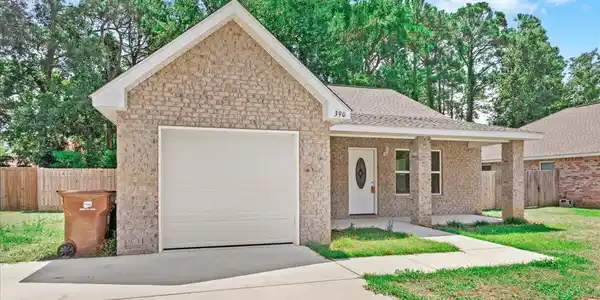 Image 3: 03-Exterior Front