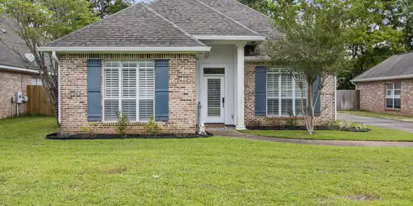 2548 Rue Palafox