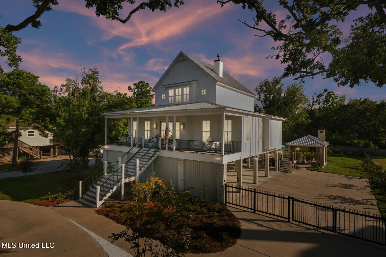 Image 1: 209 Nicholson Avenue Waveland-large-035-