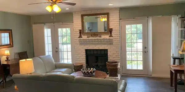 Image 4: livingroom-7