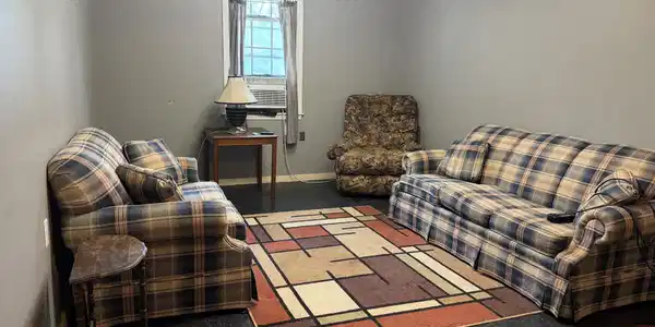 Image 2: 4