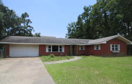325 Oakridge Circle