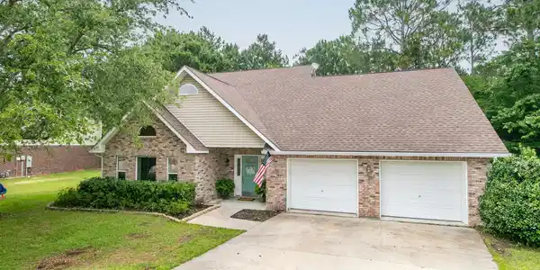 1562 Redwood Court