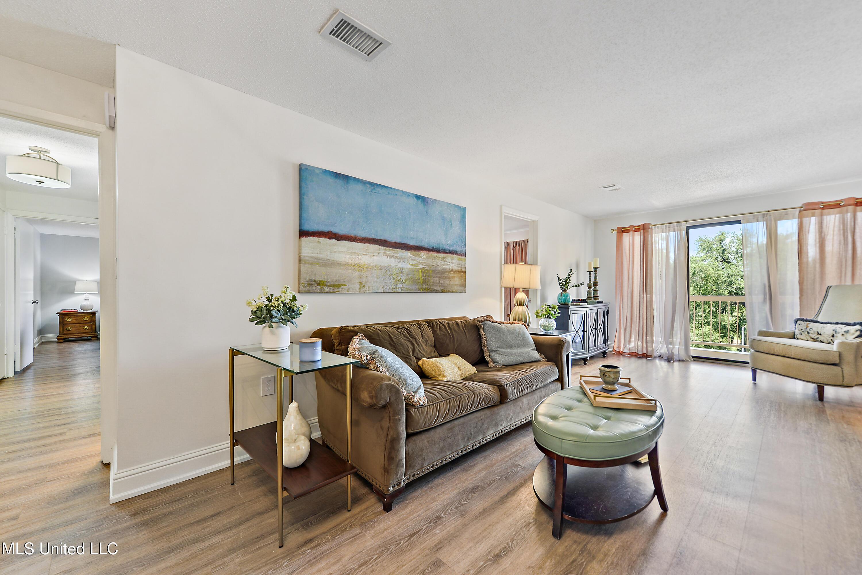 Image 3: Living room and balcony