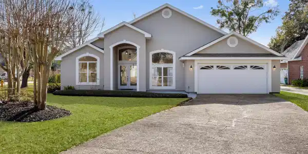 2559 Rue Palafox